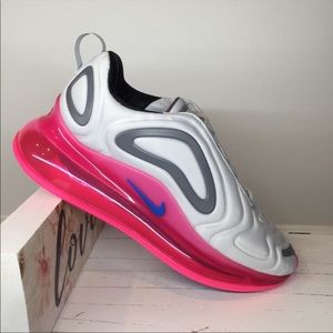 NIKE AIR MAX 720 NWT